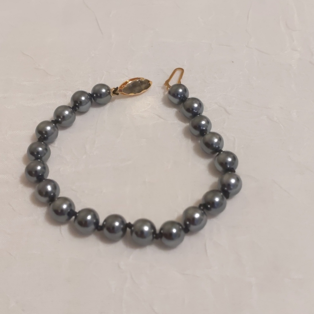 💐 Costume Pearl Bracelet
